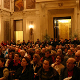 La sala Alessi in Palazzo Marino a Milano stracolma