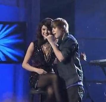 [Justin-Bieber-and-Selena-Gomez[3].jpg]