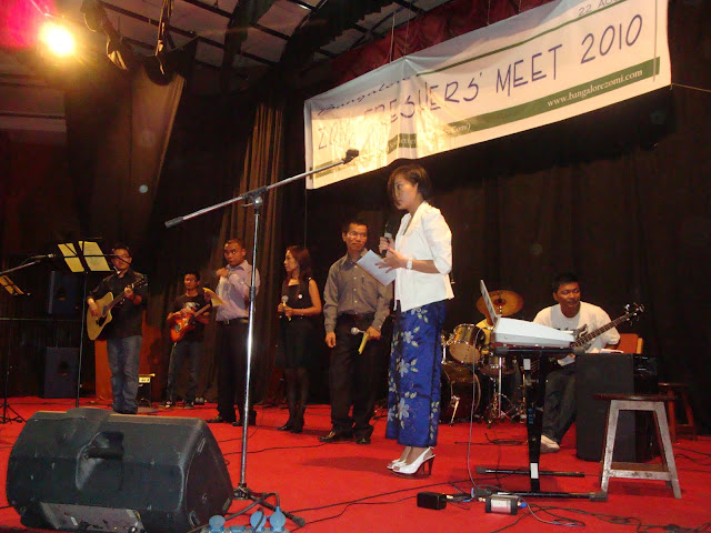 Compere Ms. Ruth Vualnam (Standing Left) & Lapite - , Mr.P. Hangmuanlal Zou,Mr. Kiamlou Tonsing Ms.Gracy Vung Tombing leh Mr.C.K Lun te’n mipi’ lasakkhawmna makaih uh.