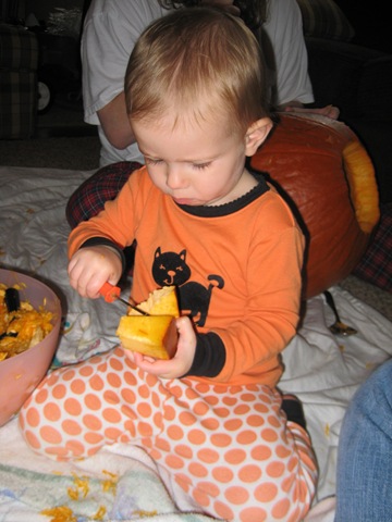 [10.31.2009 Pumpkin Carving (24)[3].jpg]
