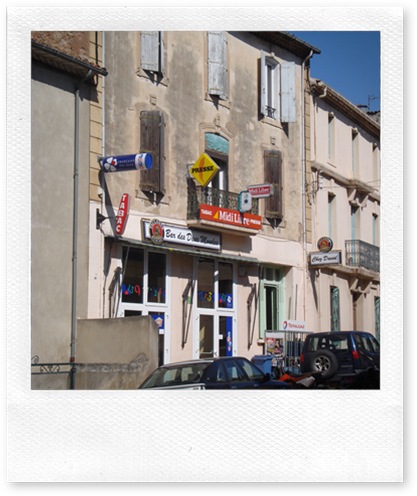 2009-04-04 - Cruzy - Street - New Bar and Newsagent