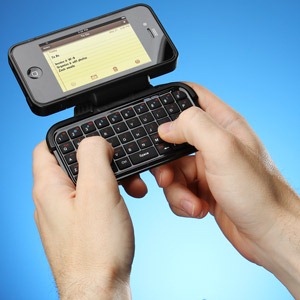 [e66e_iphone_case_with_keyboard_inuse[3].jpg]