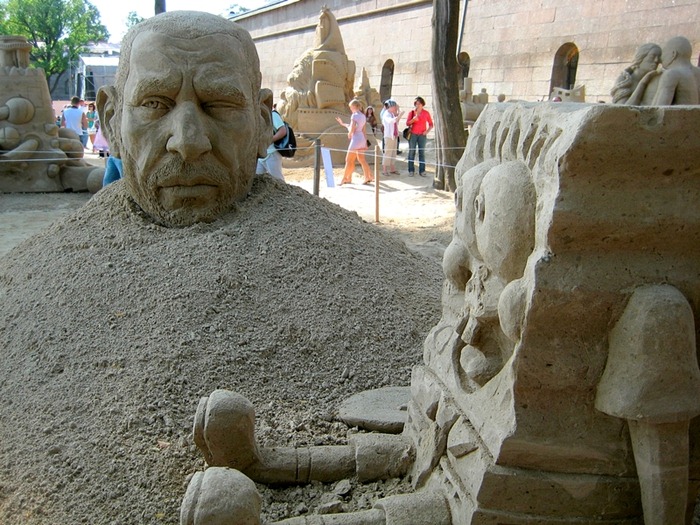 sand-sculpture (1) sand-sculpture (1)