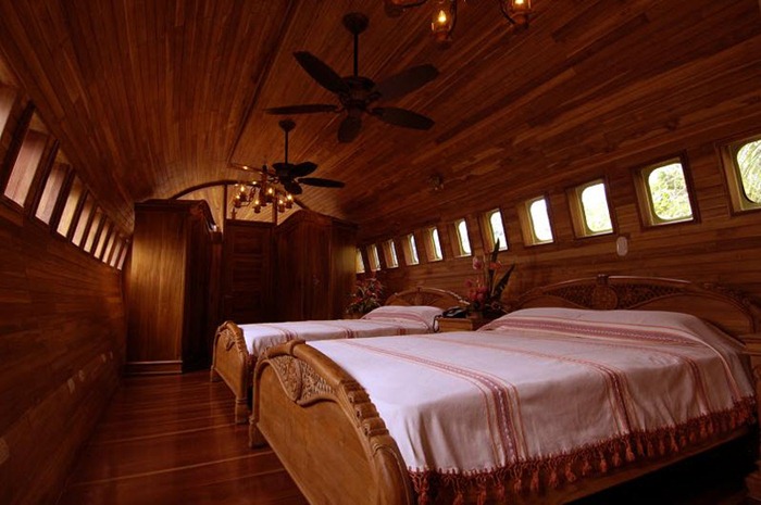 airplane-hotel (4) airplane-hotel (4)