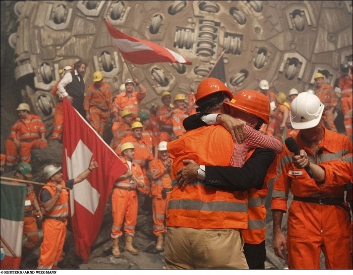 longest-rail-tunnel (15) longest-rail-tunnel (15)