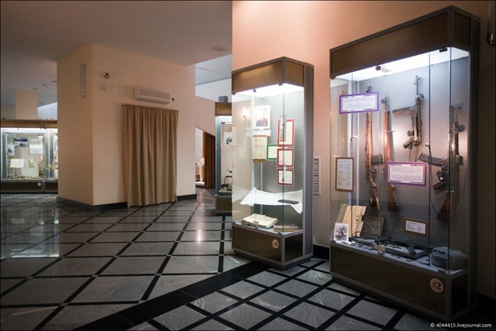ak47-museum3 ak47-museum3