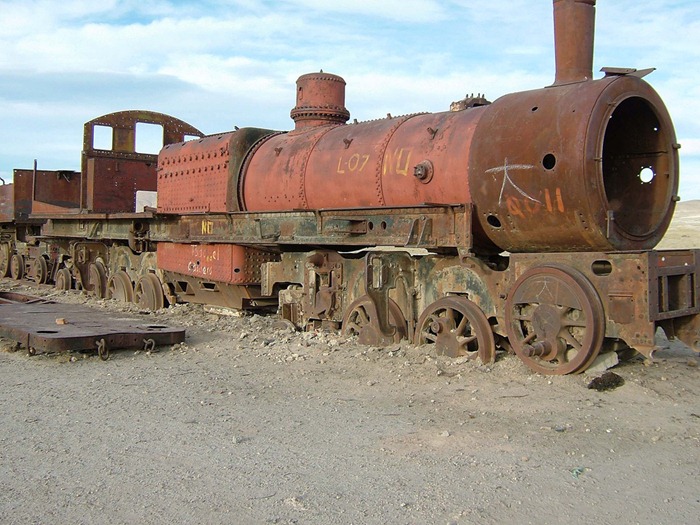 train-graveyard2 train-graveyard2