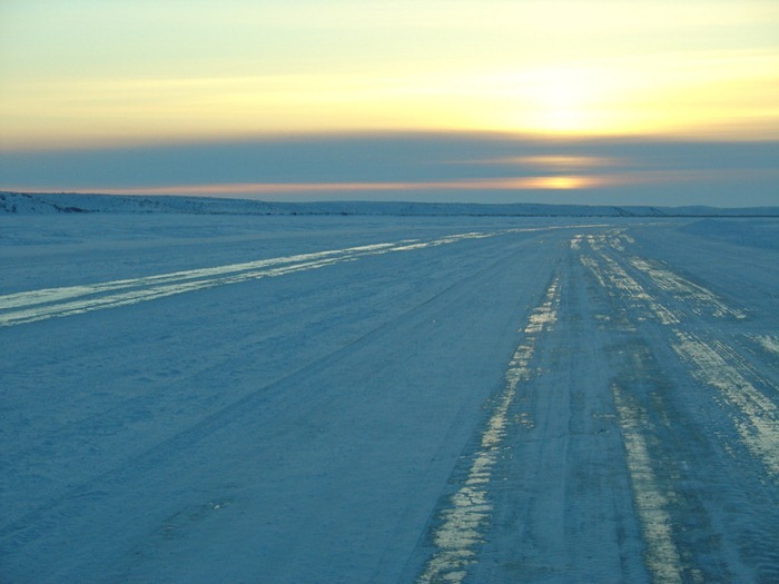 tuktoyaktuk-ice-road5 tuktoyaktuk-ice-road5