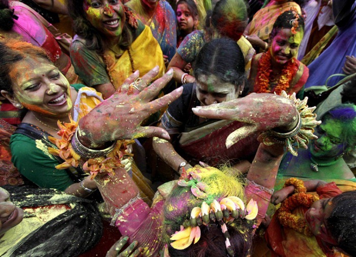 holi-2011-3