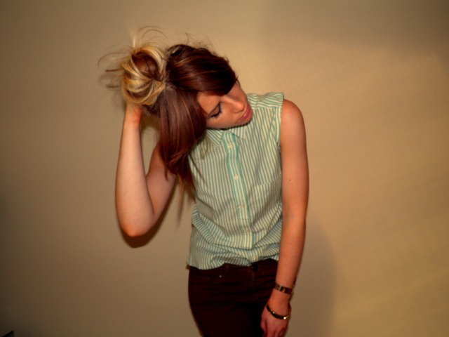 [DIYSLEEVELESSGREENCANDYSTRIPEDSHIRT1[1].jpg]
