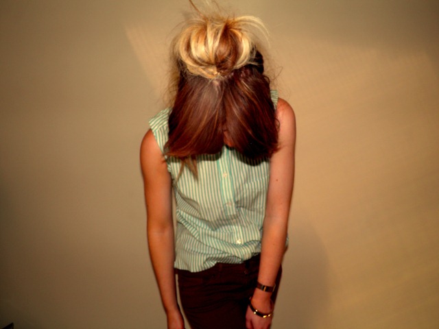 [DIYSLEEVELESSGREENCANDYSTRIPEDSHIRT2[1].jpg]