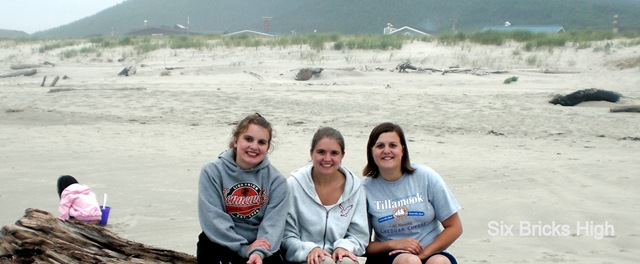 [sistersbeach[4].jpg]