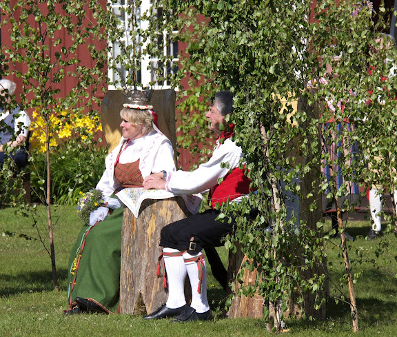 Er werd getrouwd op het midzomerfeest.
