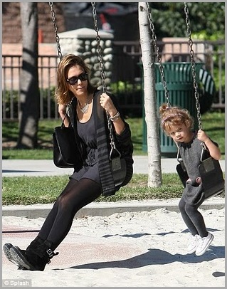 jessica alba and her daghter honor