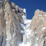Couloir Poubelle op Aiguille du Midi (de couloir meteen rechts als je op de graat komt)  - winter 2010. In 2003 snowboardde ik deze couloir. Toen was enkel onderaan de couloir wat rots bloot, ondenkbaar om dit nu te skiën :-(