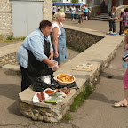 Salamiprügel, Fisch, Teigtaschen, Gurken und Undefinierbares