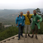 Gruppenbild im Regenponcho