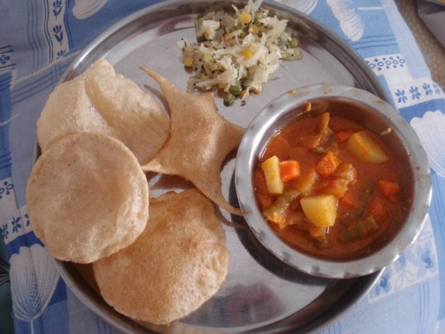 [Nivedita's Poori Kurma[4].jpg]