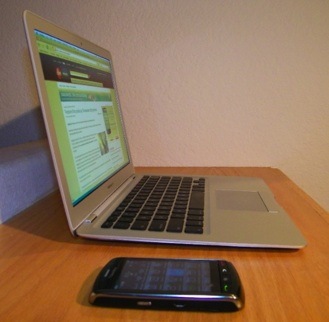 [macbook-air-and-blackberry-storm-side-small[3].jpg]