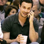 Actor Freddie Prinze Jr. Speaks on his phone during the NBA game between the Los Angeles Lakers and Chicago Bulls in Los Angeles November 20, 2005. The Bulls won 96-93.   REUTERS/Danny Moloshok