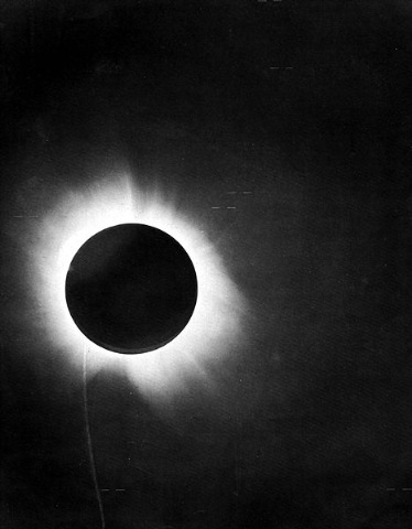 [eddington_einstein-1919_eclipse[3].jpg]