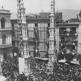 Il Beccaio e il Calzolaio ballano contemporaneamente alla presenza del Principe di Piemonte; anno 1937.