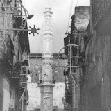 Giglio del Sarto fermo in via S. Paolino; anno 1959.