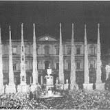 Gigli in piazza Duomo, notturno; anno 1970.