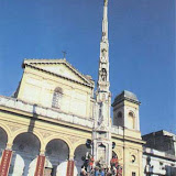 Il Giglio del Panettiere durante la ballata in piazza Duomo; anno 1990.