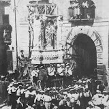 Il Giglio del Beccaio che compie regolarmente la processione pomeridiana; anno 1923