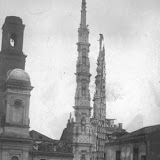 Gigli in piazza del Duomo durante la ballata della domenica mattina; anno 1924