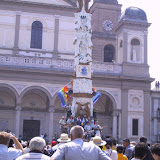 Il Giglio del Bettoliere si esibisce in piazza Duomo; anno 2002.