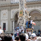 Particolare del Giglio del Fabbro durante la ballata in piazza Duomo; anno 2006.