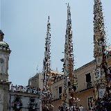 Il Giglio del Sarto si prepara ad entrare in piazza; anno 2006.