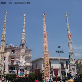 I Gigli Ortolano, Salumiere, Bettoliere, Panettiere (da destra verso sinistra) fermi in piazza; anno 2004.