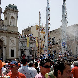 Il Giglio dell'Ortolano entra in piazza Duomo; anno 2007.