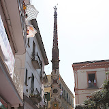 Il Giglio del Sarto esce dal vicolo del Duomo e si accinge all'ingresso in piazza