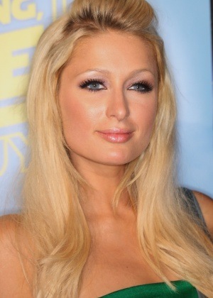 [paris-hilton-no-lancamento-do-dvd-de-family-guys-something-something-something-dark-side-em-beverly-hills-121209-1264427862384_300x420[4].jpg]
