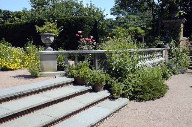 [Gardens-06[2].jpg]