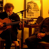 Da geht er ab, der EifelSlider... Bernd Vollbach und Norman Liebold: "Krimi get the Blues", Premiere von Norman Liebolds "Krimifrass" im Bio-Restaurant "Zur Glocke", Hennef, am 11.10.2008. Photo: Meike Göber.