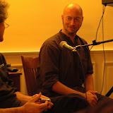 Intim. Bernd Vollbach und Norman Liebold: "Krimi get the Blues", Premiere von Norman Liebolds "Krimifrass" im Bio-Restaurant "Zur Glocke", Hennef, am 11.10.2008. Photo: Meike Göber.