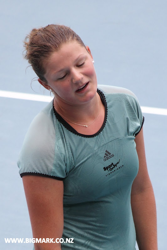 IMAGE: http://lh6.ggpht.com/_a_v5U7guC1c/TRHXEY9jceI/AAAAAAAAdxg/ZRRCMBwJq9w/s800/TENNIS_D1_Q2_0131.JPG