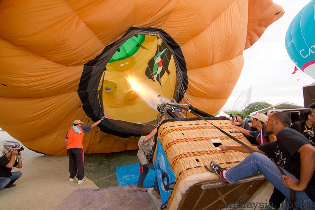 [Hot Air Balloon Putrajaya 2011 (6)[3].jpg]