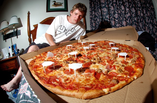 [big pizza[2].jpg]