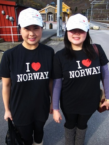 [230197_10150166313467293_718632292_6[1].jpg]