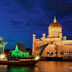 brunei-royal-islamic-mosque-lagoon-ceremonial-ship