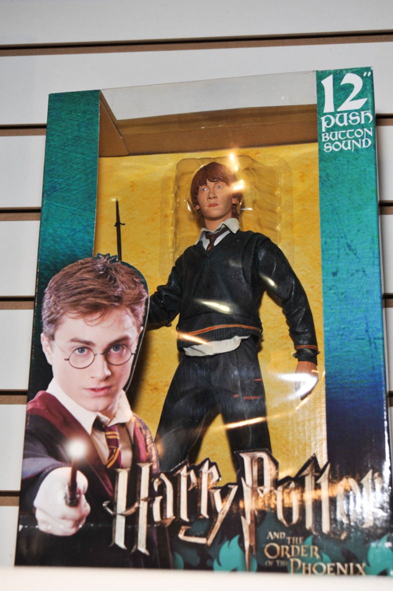 [harrypotter-12-inch-ron-doll-neca-toy-fair-2011_786_poster[4].jpg]