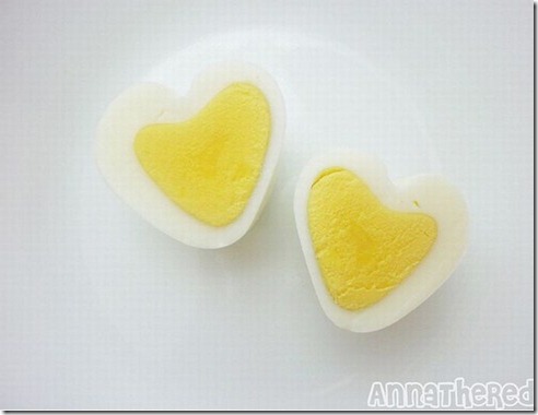 Egg-in-a-heart-shaped-010
