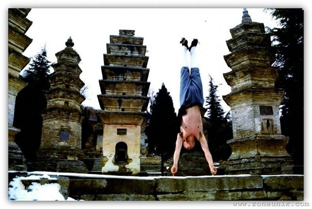 [amazingcoolawesomeincredibleShaolinKungFuChinesemartialartsskillphotos1[3].jpg]