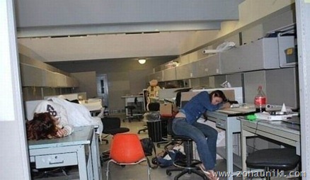 sleeping_at_work_05